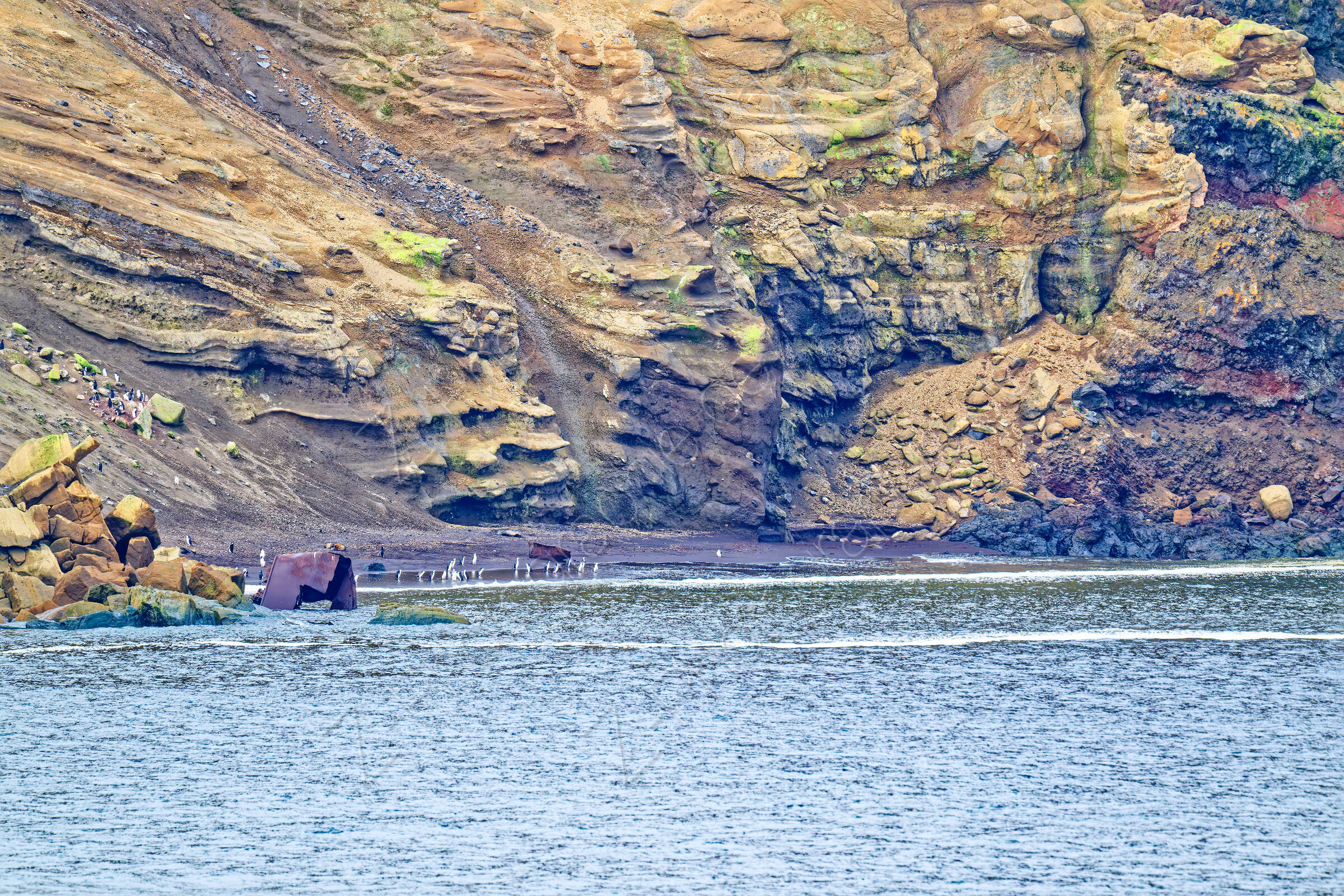 Close to Ravens Rock (2,5 m underneath surface)